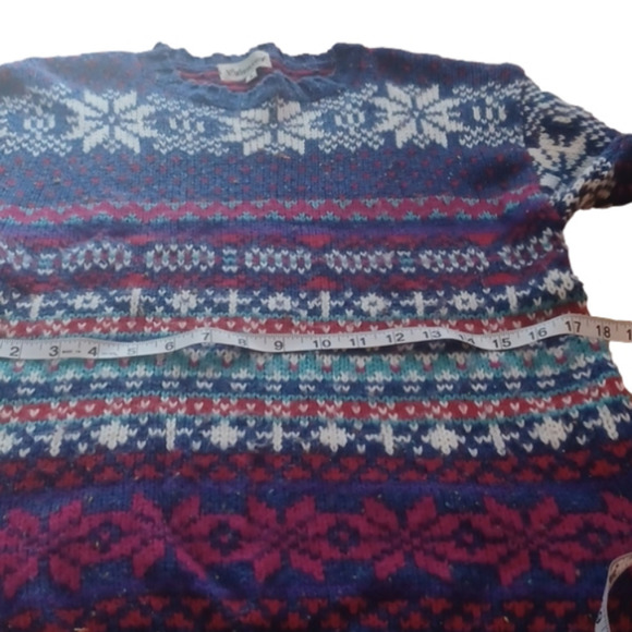 Retro Ski Bunny look sweater. Beautiful colors and style.Size small. Silvercord. - Picture 9 of 11